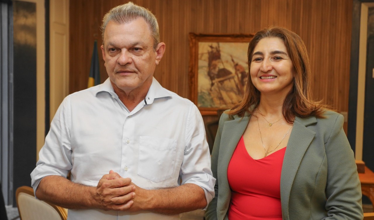 sarto e dalila posam para a foto